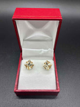 Load image into Gallery viewer, Gold Earrings