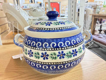 Load image into Gallery viewer, Pottery 2 Piece Round Floral Blue Print Bakeware