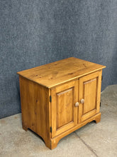 Load image into Gallery viewer, Pine Accent Table