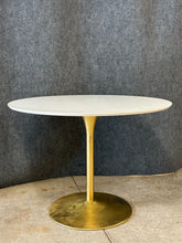 Load image into Gallery viewer, Modern Round Pedestal Dining Table
