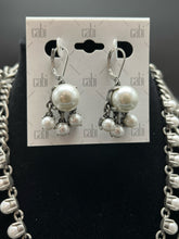 Load image into Gallery viewer, 2 Piece Pierced Silvertone Jewelry set