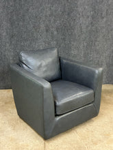 Load image into Gallery viewer, Leather Italia Modern Swivel Club Chair
