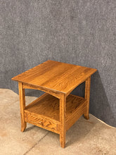 Load image into Gallery viewer, Chiltons Red Oak Side Table With Drawer