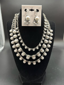 2 Piece Pierced Silvertone Jewelry set