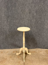 Load image into Gallery viewer, White Round Pedestal Table