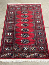 Load image into Gallery viewer, Traditional Bokhara Design Accent Rug