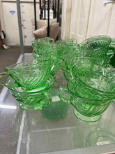 Load image into Gallery viewer, Floral Dinnerware set