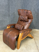 Load image into Gallery viewer, Svago ZGR Zero Gravity Power Recliner with Massage &amp; Heat