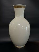 Load image into Gallery viewer, Ivory Porcelain Solid Vase
