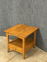 Load image into Gallery viewer, Chiltons Red Oak Side Table With Drawer