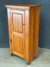 Load image into Gallery viewer, Pine Single-Door Cupboard