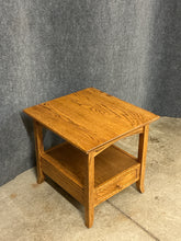 Load image into Gallery viewer, Chiltons Red Oak Side Table With Drawer