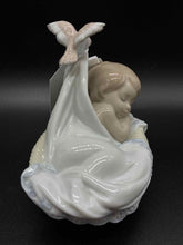 Load image into Gallery viewer, Lladro Figurine