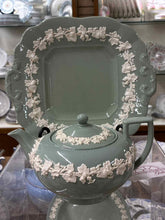 Load image into Gallery viewer, Wedgwood Green 24 Piece Tea/Coffee Set