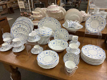 Load image into Gallery viewer, Aynsley White Dinnerware set