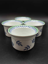 Load image into Gallery viewer, Villeroy &amp; Boch 4 Piece Round Leaf Blue Print Bakeware