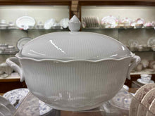 Load image into Gallery viewer, White Dinnerware set