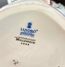 Load image into Gallery viewer, Lladro Figurine