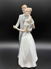 Load image into Gallery viewer, Lladro Figurine