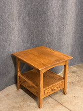 Load image into Gallery viewer, Chiltons Red Oak Side Table With Drawer