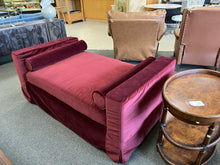 Load image into Gallery viewer, *NEW* Interior Define Sloan Slipcovered Daybed
