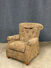 Load image into Gallery viewer, La-Z-Boy Classics Traditional Tufted Recliner