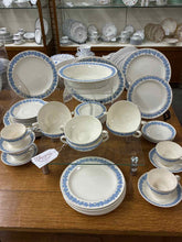 Load image into Gallery viewer, Wedgwood Dinnerware set