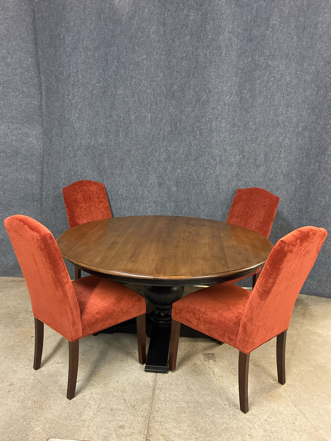 Ethan Allen Pedestal Dining Table With 4 Upholstered Chairs