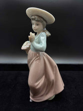 Load image into Gallery viewer, Lladro Porcelain Multi-Color 1 Piece Figurine