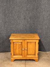 Load image into Gallery viewer, Pine Accent Table