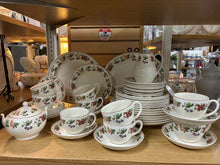 Load image into Gallery viewer, Wedgwood Fruit Ceramic White Print Dinnerware set