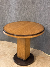 Load image into Gallery viewer, Henredon Furniture Industries Pedestal Accent Table