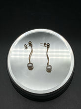 Load image into Gallery viewer, Gold Pearl Pierced Earrings