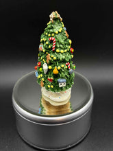 Load image into Gallery viewer, Resin Green 1 Piece Figurine