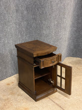 Load image into Gallery viewer, Traditional Narrow Side Table With Storage