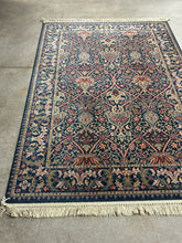 Load image into Gallery viewer, Karastan William Morris Floral Wool Area Rug