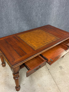 Hooker Furniture Traditional Mahogany Writing Desk with Leather Top