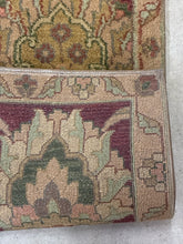 Load image into Gallery viewer, Traditional Persian-Style Floral Area Rug