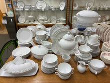 Load image into Gallery viewer, White Dinnerware set