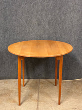 Load image into Gallery viewer, Rocklidge Farm Woodworkd Birdseye Maple Round Table