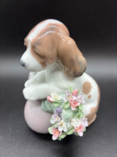 Load image into Gallery viewer, Lladro Figurine