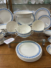 Load image into Gallery viewer, Wedgwood Dinnerware set
