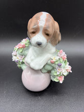 Load image into Gallery viewer, Lladro Figurine