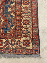 Load image into Gallery viewer, Hand-Knotted Wool Area Rug Made In Pakistan