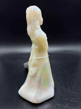 Load image into Gallery viewer, Fenton Glass Vintage Iridescent Ivory 1 Piece Figurine