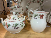 Load image into Gallery viewer, Wedgwood Fruit Ceramic White Print Dinnerware set