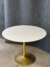 Load image into Gallery viewer, Modern Round Pedestal Dining Table