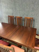 Load image into Gallery viewer, Le Meuble Villageois Canadian Made Mission Style Oak Dining Set