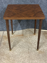 Load image into Gallery viewer, Dark Wood End Table