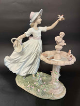 Load image into Gallery viewer, Lladro Figurine